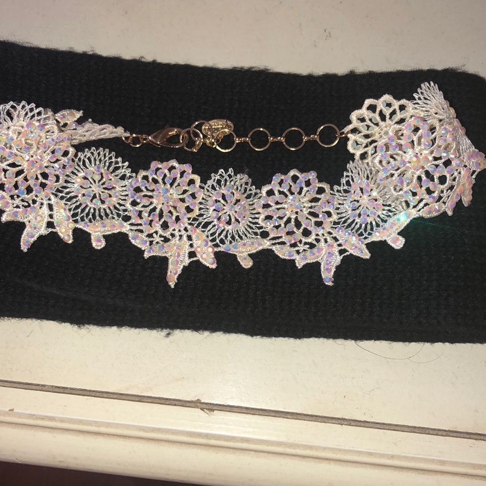 Beautiful chocker